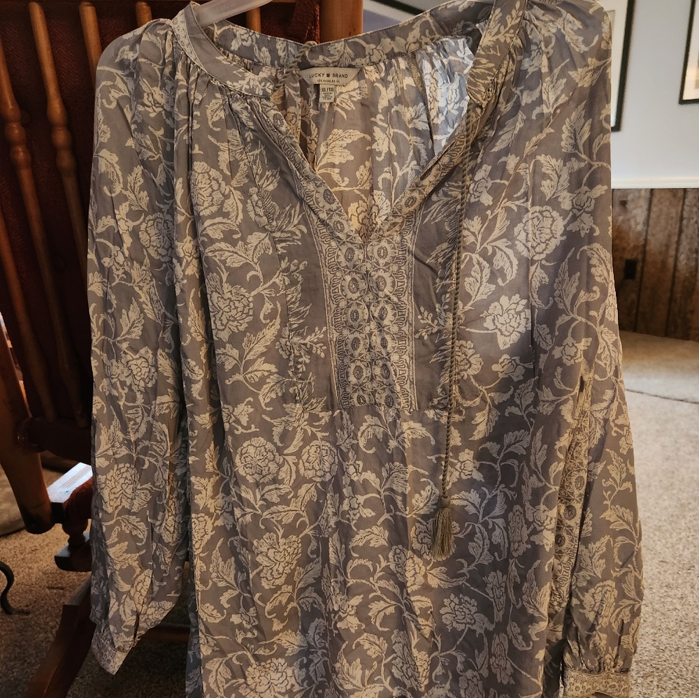 Lucky Brand Women's Shirt XL Beautful Gray White Peasant Top Blouse